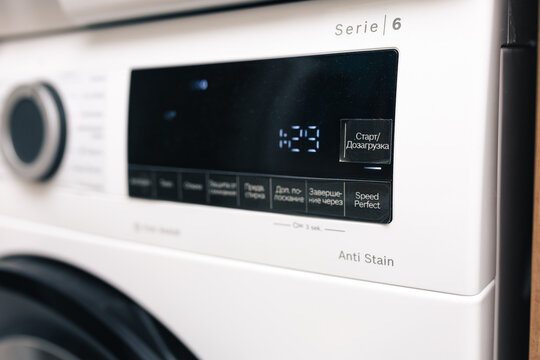 press the start button on the washing machine display, select and switch the washing mode on the touch screen, select the program for the dryer, control the washing machine, select the washing mode