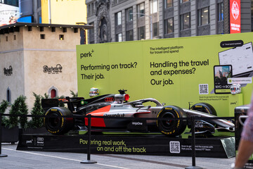 Obraz premium NEW YORK, USA – SEPTEMBER 16, 2026: a Formula 1 car display in Times Square with Perk and Audi Revolut F1 Team branding.