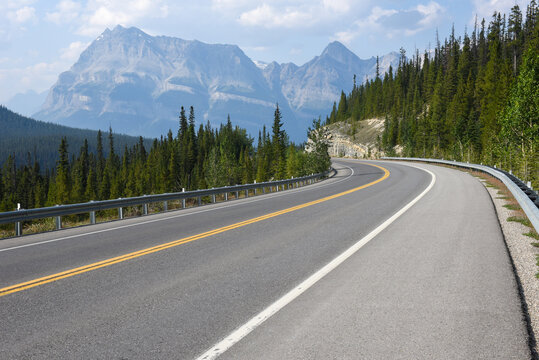 View at the mountains of Icefields highway in Canada