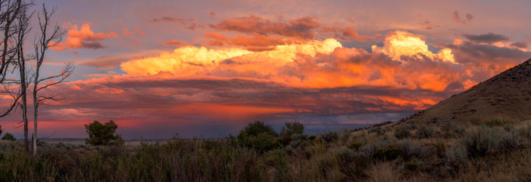 A tranquil evening sunset in Wyoming.