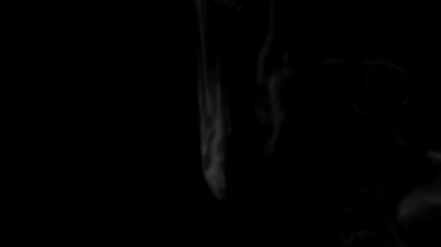 Smoke Transitions Featuring Realistic Smoke Trails and Dynamic Flow