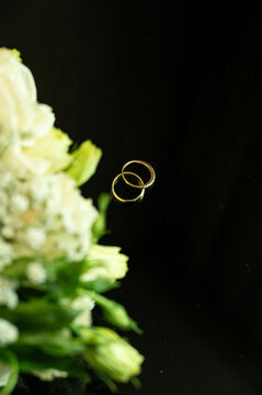 Anillos de matrimonio dorados 
