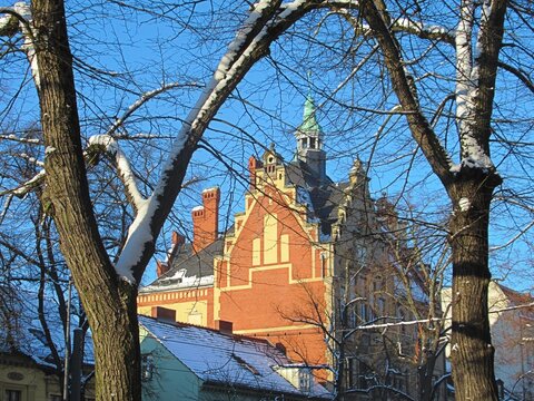 berlin, deutschland - winter in friedrichshagen mit altem rathaus