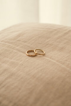 Anillos de matrimonio dorados 