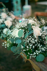 Rosas blancas de decoración en fiesta © Francisco