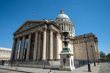 Neoclassical dome and facade of the Panthéon in Paris, France © Jeppo75