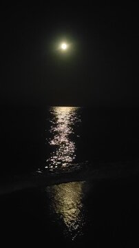 night reflection of a full moon on the sea, the glare of the moon on the water at night, the sound of the surf
