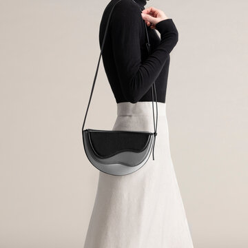 Minimal Black Bag With Chic Outfit