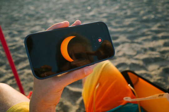 Telescope Preview of a Solar Eclipse on a Smartphone