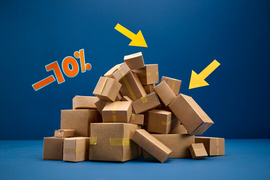 Pile of cardboard boxes with a "-70%" discount and yellow