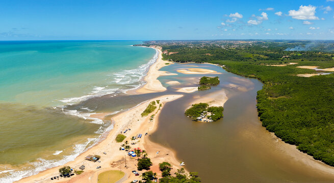 Vista a&eacute;rea de Barra de Gramame, Para&iacute;ba, com encontro do rio e o mar (Aerial view of Barra de Gramame, Para&iacute;ba, Brazil, where the river meets the ocean)