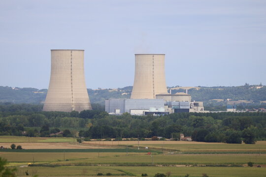 Centrale nucl&eacute;aire de Golfech, village de Golfech, d&eacute;partement du Tarn et Garonne, France