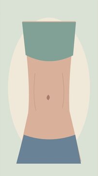 Gros plan respectueux sur l&rsquo;abdomen d&rsquo;une femme adulte avec mouvement respiratoire doux
