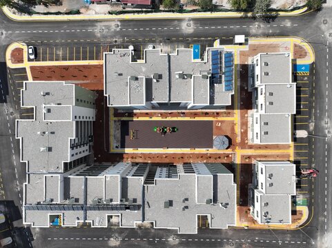 GAZİANTEP NURDAĞI TOKİ KONUTLARI DRONE &Ccedil;EKİMİ
Overhead Drone Shot of Housing Estate with Courtyard and Parking Lots

Directly Above View of Architectural Site Plan and Apartment Buildings

