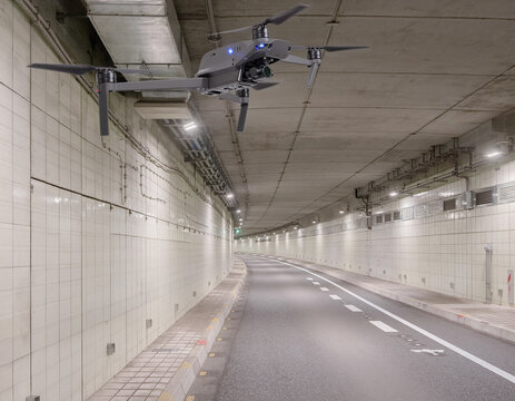 地下トンネル内を飛行する点検用ドローンとインフラ監視