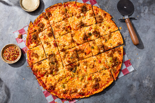 Chicago Tavern Style Sausage and Pepper Pizza