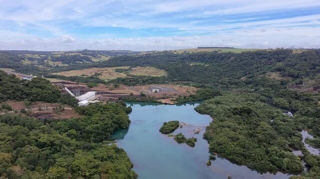 Vista a&eacute;rea da Usina Hidrel&eacute;trica Miranda em Uberl&acirc;ndia, Minas Gerais (Rio Araguari)