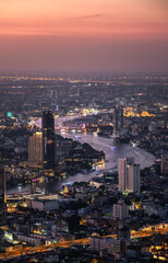 Obraz premium City skyline scenery of high-rises in downtown Bangkok, Thailand
