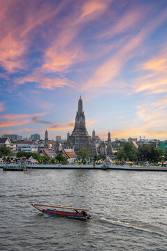 Beautiful sunset sky and behind Wat Arun Ratchawararam Ratchaworamahawihan, Bangkok, Thailand