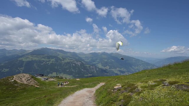 Gleitschirmfliegen am Ahorn Berg im Zillertal