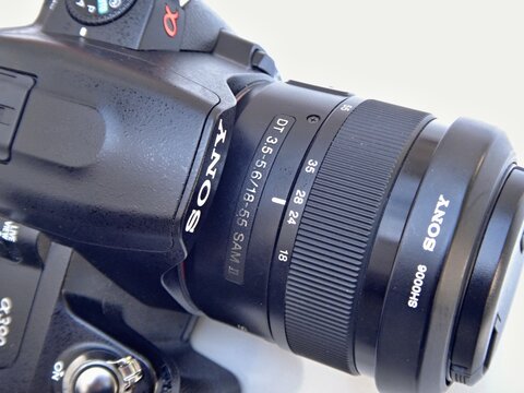 Sony a390 dslr camera with zoom lens