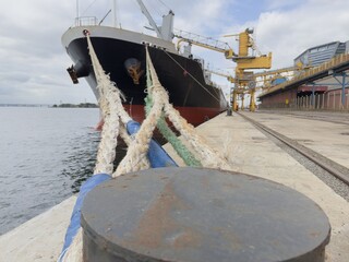 Obraz premium ship mooring lines fasted to bollard at port wharf
