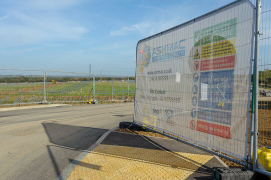 A safety perimeter highlights compliance and site management at the project entrance.