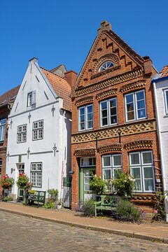 friedrichstadt, deutschland - alte giebelh&auml;user in der altstadt