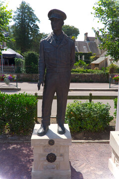 General Dwight D. Eisenhower statue by sculptor Pablo Eduardo erected for the 80th anniversary of D-Day celebrations in June 2024. Photo taken July 16th, 2026, Sainte-M&egrave;re-&Eacute;glise, Normandie, France.