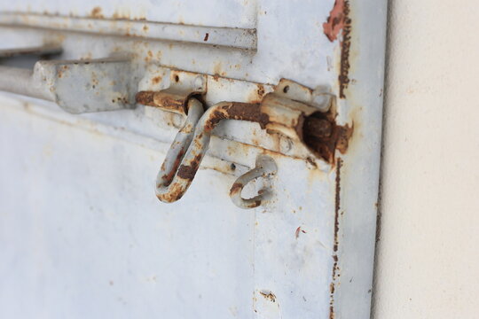 old door handle and rusty