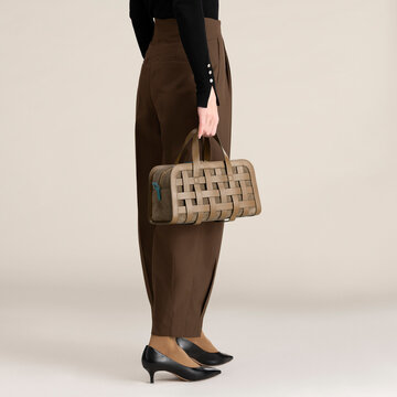Elegant Brown Handbag Fashion and Work Style