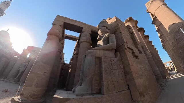 Entrada al antiguo Templo de L&uacute;xor en Egipto	