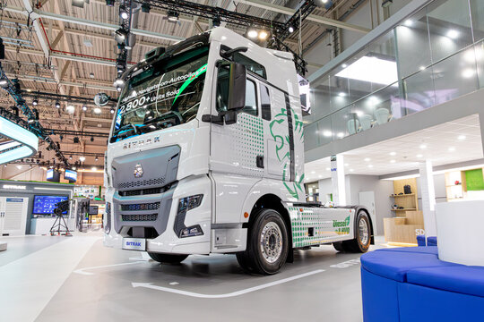 SITRAK C7H Luxury Edition 630HP 6X4 AMT tractor truck  