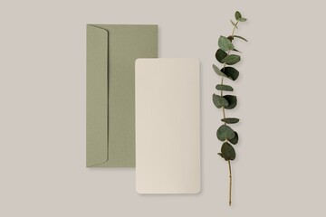 Minimal stationery mockup with envelope, card, eucalyptus © Rawpixel.com