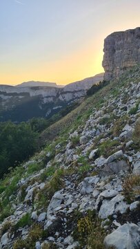 Coucher de soleil sur les remparts de Font d'Urle, merveille naturelle du plateau du Vercors (Belv&eacute;d&egrave;re de la Porte d'Urle, parc naturel r&eacute;gional du Vercors, Dr&ocirc;me)