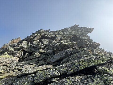 Rugged rock formations and giant granite boulders along a high-altitude hiking route in the Swiss Alps near Realp in the canton of Uri, showing steep cliffs, alpine terrain and dramatic mountain