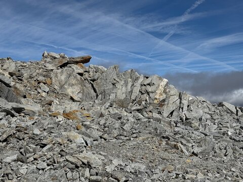 Rugged rock formations and giant granite boulders along a high-altitude hiking route in the Swiss Alps near Realp in the canton of Uri, showing steep cliffs, alpine terrain and dramatic mountain
