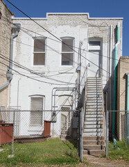 Obraz premium rather none descript two story brick building with a long staircase