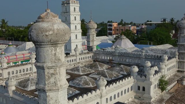 Nagore Dargah Shareef, Nagore Andavar is a dargah built over the tomb of the Sufi saint Nagore Syed Abdul Qadir Shahul Hamid, Sufi islam, Sufis, located in Nagore, Nagapattinam, Tamil Nadu, India.