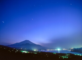 夜の富士山　山梨県南都留郡山中湖村にて © photop5