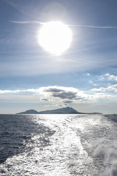 PROCIDA E ISCHIA IN CONTROLUCE DAL MARE