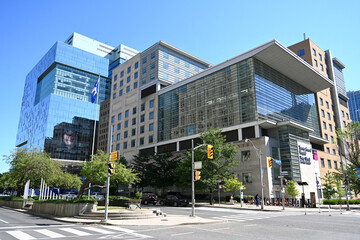 Obraz premium Toronto, ON, Canada - June 28, 2026: Toronto General Hospital in Toronto, Ontario.