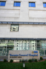 Obraz premium Toronto, ON, Canada - June 28, 2026: Toronto General Hospital in Toronto, Ontario.
