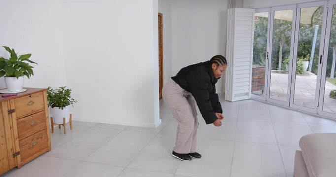 High speed photography for dynamic scenes, woman in black jacket indoors, people, movement, full bod