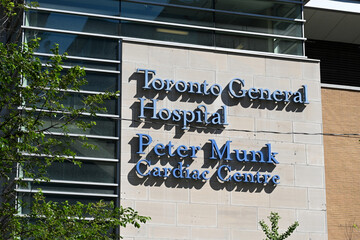 Obraz premium Toronto, ON, Canada - June 28, 2026: Toronto General Hospital in Toronto, Ontario.
