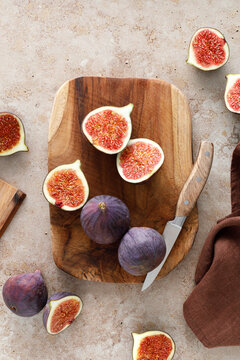 Figs fresh, sliced and whole ripe fruit