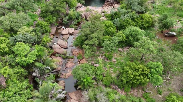 Survol du chute de Djendjeni, r&eacute;gion de Siby, Mali, 