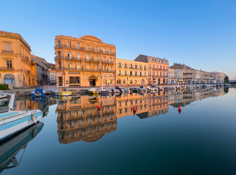 Sunrise over the Royal Canal in S&egrave;te, Occitanie, France