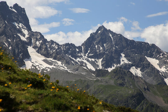 Beeindruckende Alpenlandschaft in den Pitztaler Alpen, Tirol, &Ouml;sterreich, mit markanten Bergen.