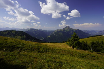 Fototapeta premium Tres jolie paysage et panoramique de Montagne chetal- France en été, 